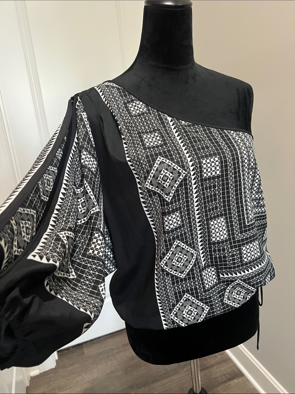 BCBGMaxAzria Black & White One-Shoulder Printed Blouse